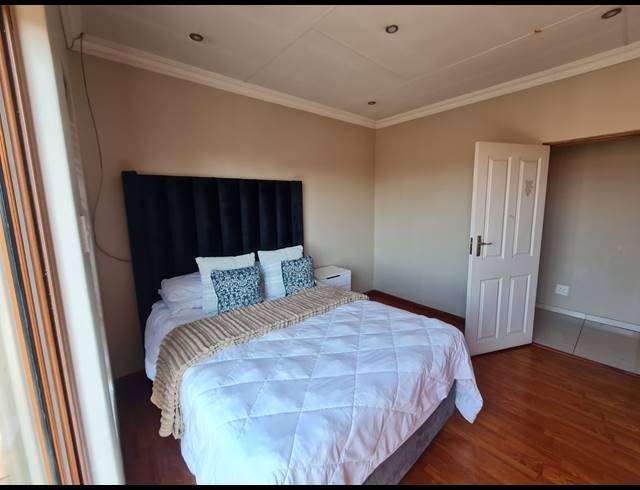 3 BEDROOM HOUSE FOR SALE IN VANDERBIJLPARK SE 8